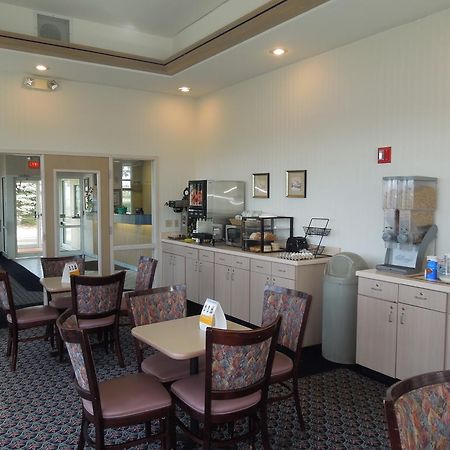 Knights Inn Елирия Екстериор снимка