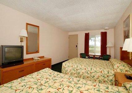 Knights Inn Елирия Стая снимка